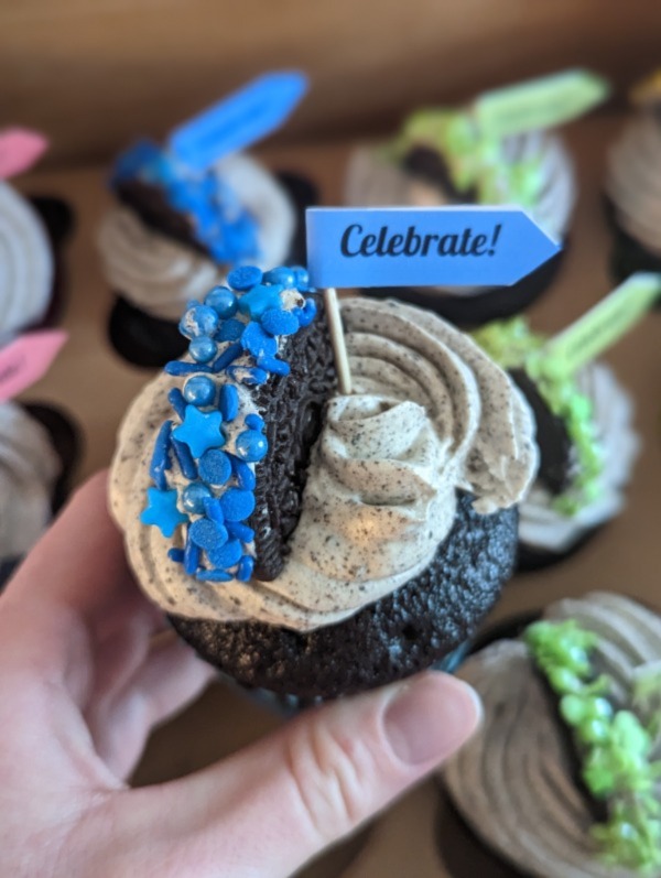 Dairy free cookies n' cream cupcakes + printable toppers